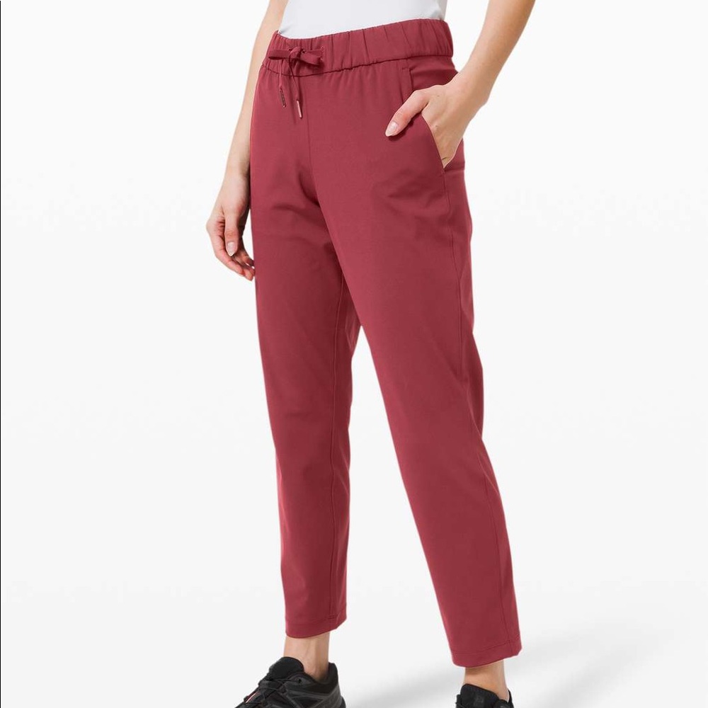 Lululemon NWT On the Fly 7/8 Pant Chianti